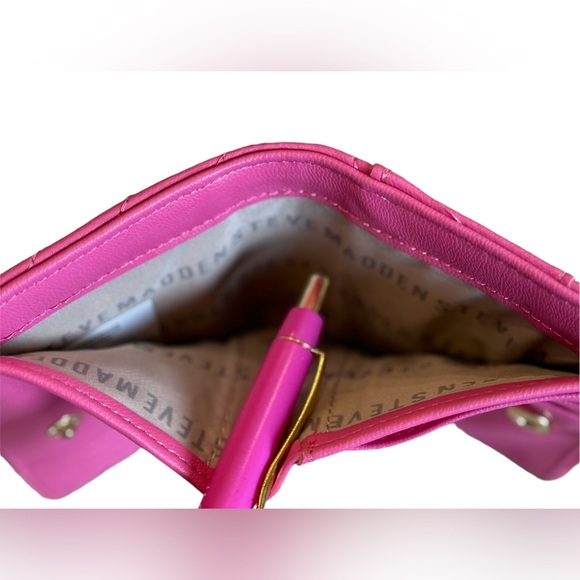 Steve Madden hot pink  wallet - Picture 6 of 6